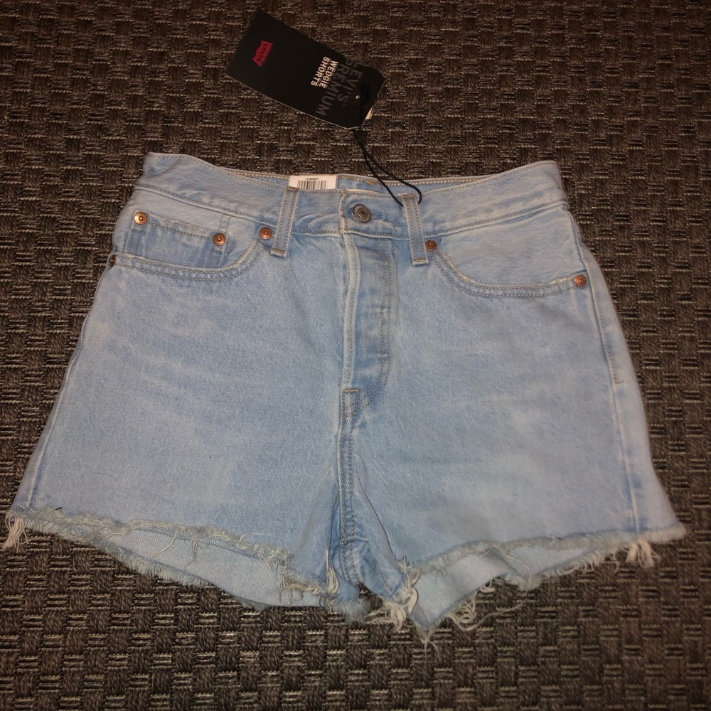 Levi’s Wedgie Fit Shorts